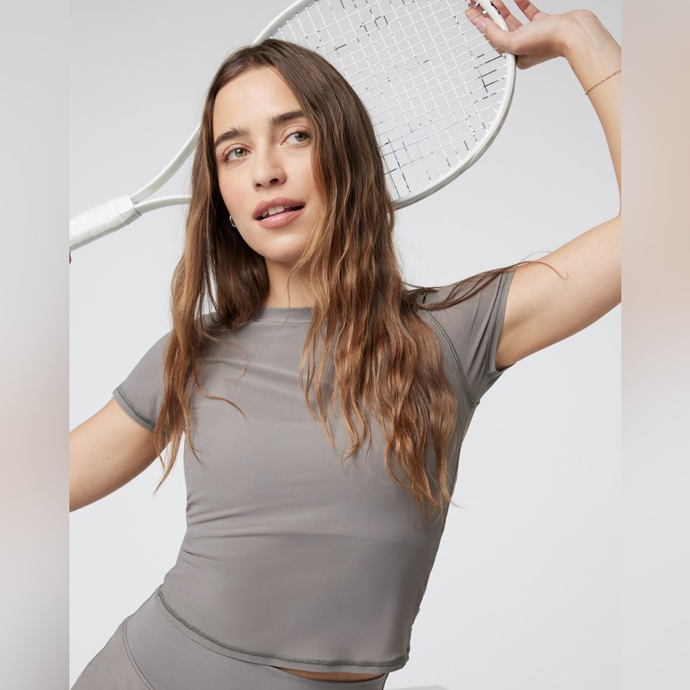 Vuori Gray Short Sleeve Tee